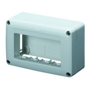 Doza Aparataj aparenta 4 Module Comp.Box System Alb 9016 GW27621
