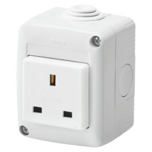 Doza Aparataj aparenta 2P+E 13A British Priza-Outlet Ip40 GW27813